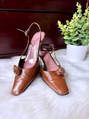 Vintage Inspired Brown Leather Slingback Kitten Heels Floral Detail